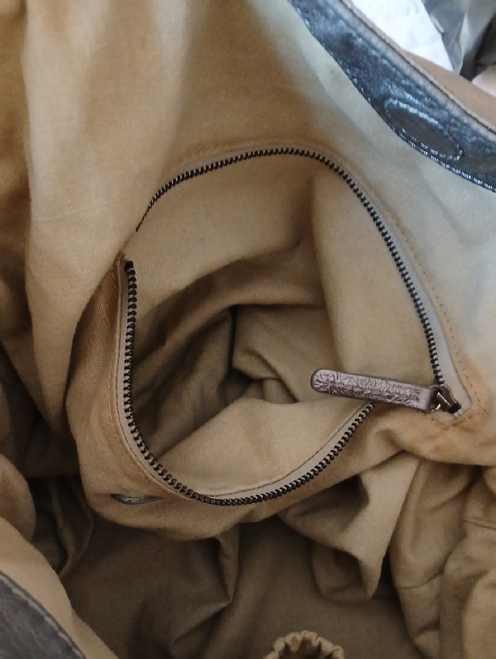 Elliot Luca Leather Metallic Silver Shoulder Bag with Chain Accents - Picture 9 of 15